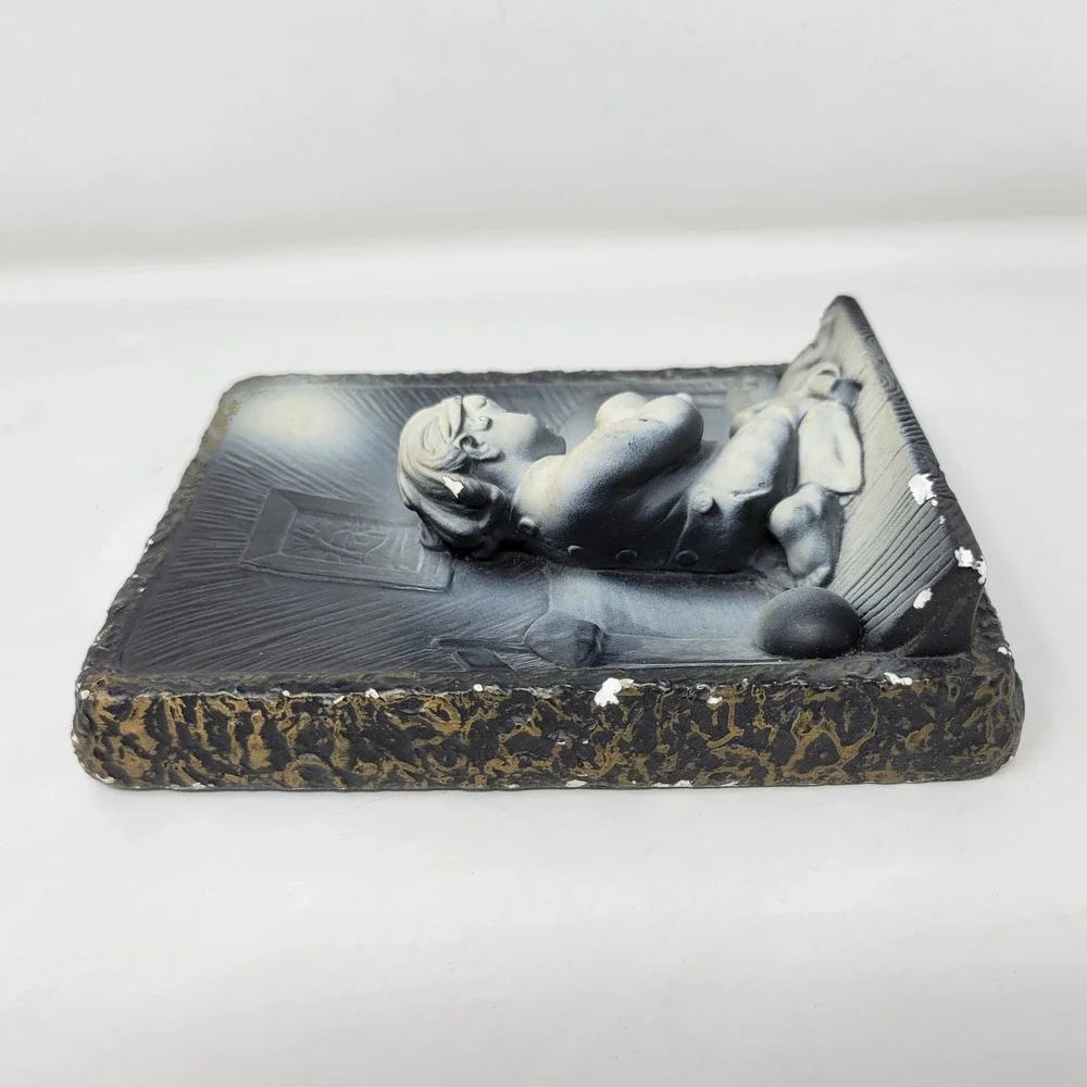 Vintage Creative Arts Inc Bedtime Girl Praying Relief Wall Plaque Victor 1004‎